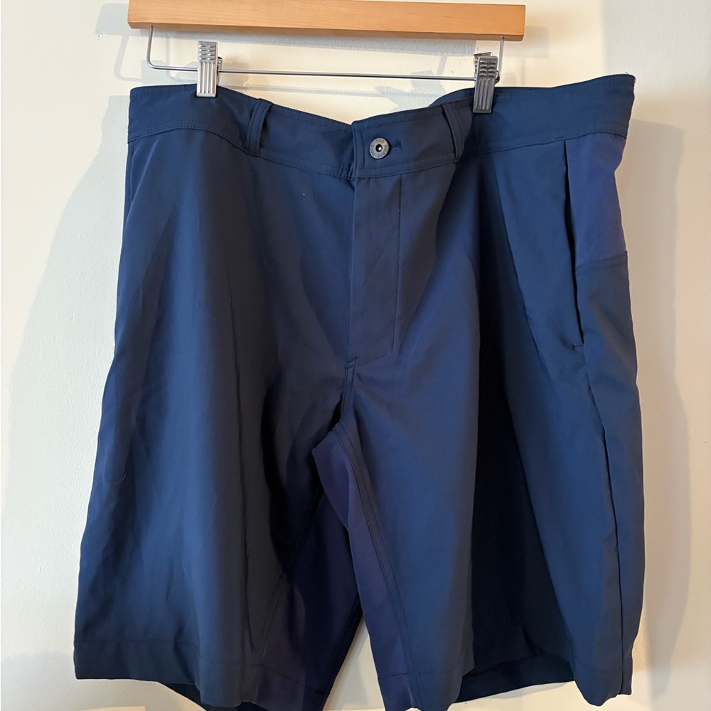 The North Face Men's Navy flag front Shorts 38
